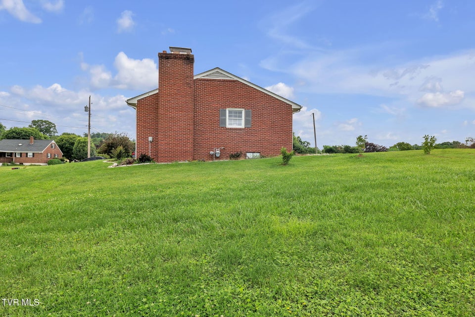 Photo #4: 908 Middle Avenue