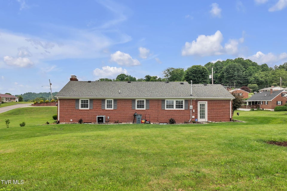 Photo #5: 908 Middle Avenue