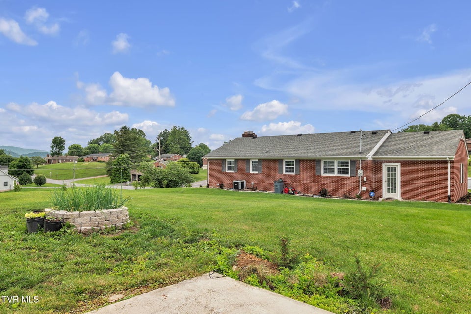 Photo #6: 908 Middle Avenue