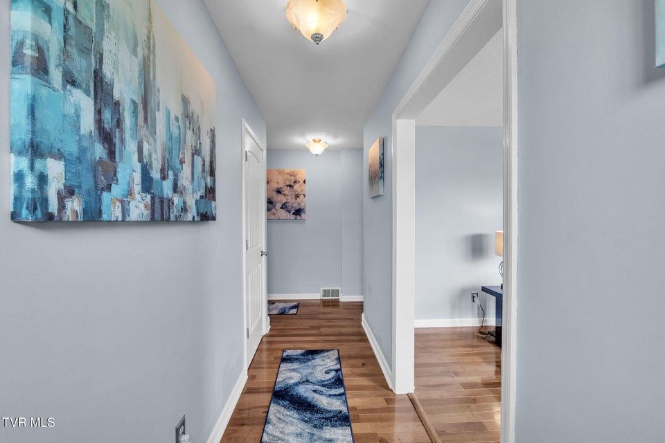 Photo #8: 908 Middle Avenue