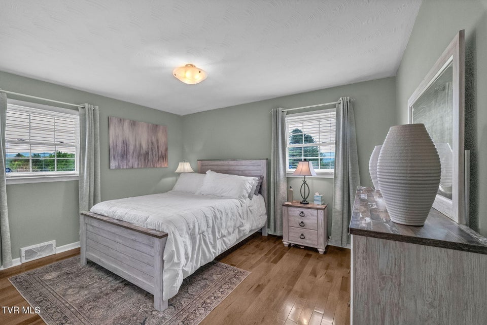 Photo #12: 908 Middle Avenue