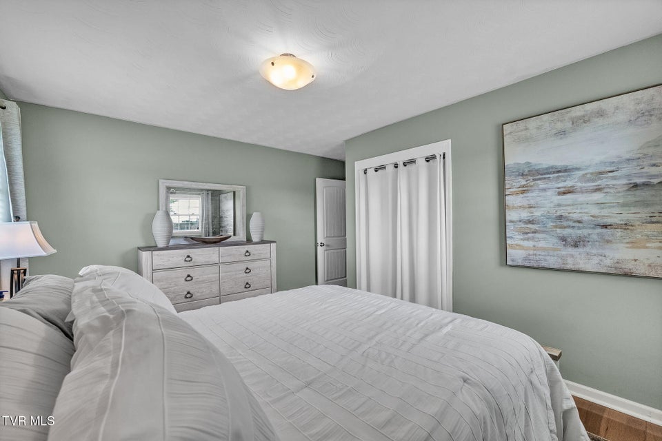 Photo #13: 908 Middle Avenue