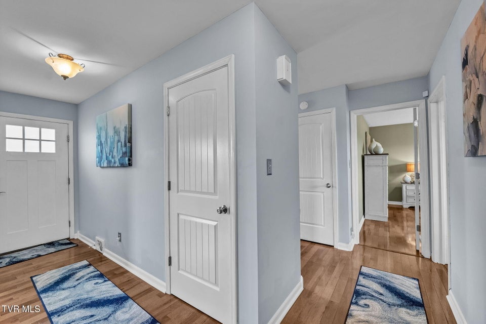 Photo #11: 908 Middle Avenue