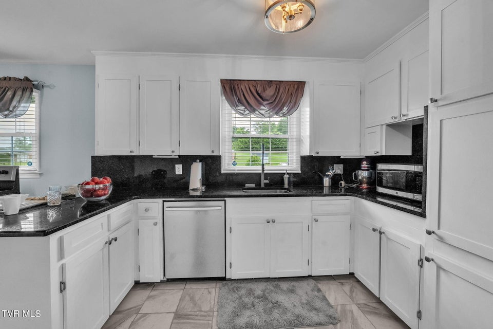 Photo #25: 908 Middle Avenue
