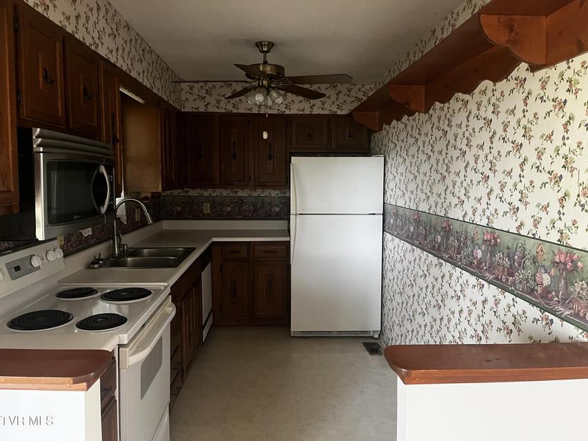 Photo #10: 146 Hilldale Avenue