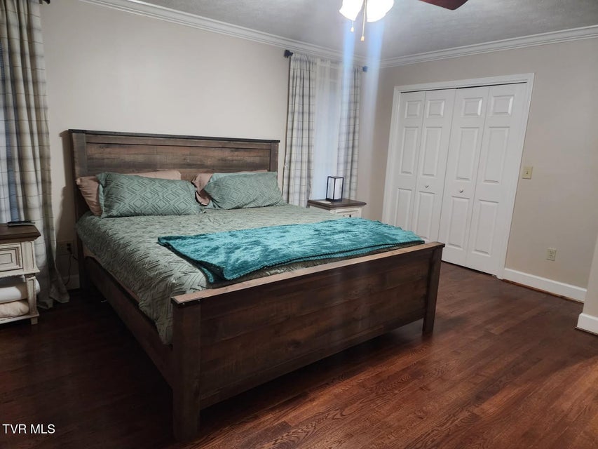 Photo #39: 735 Redwood Drive