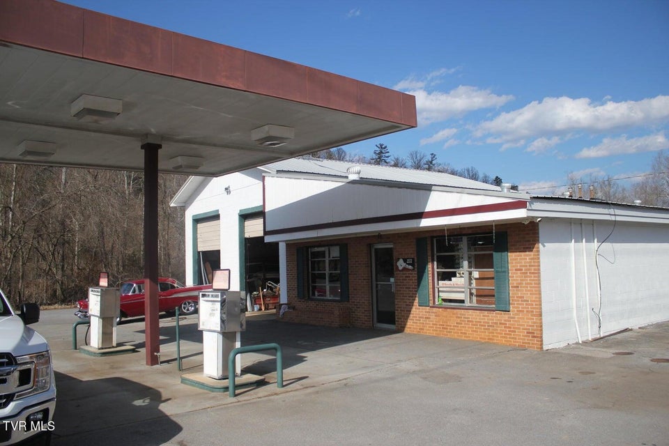 Photo #2: 1582 Blue Springs Road