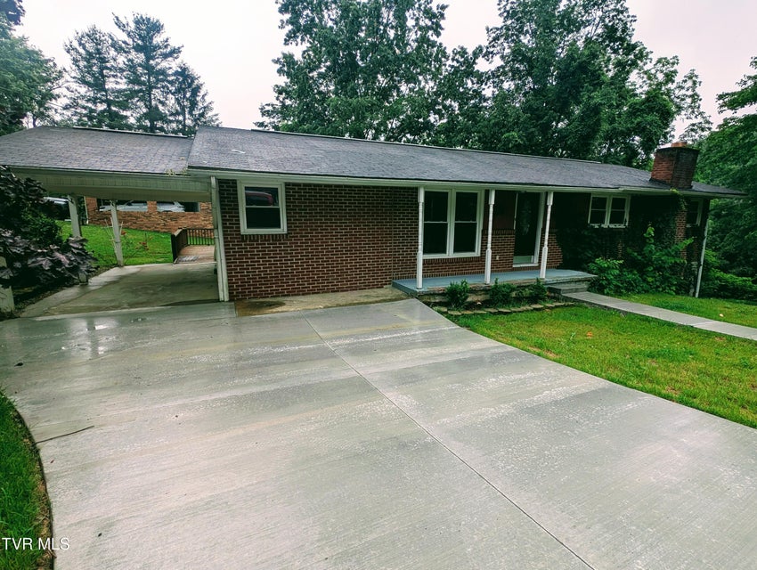 Photo #3: 427 Hagan Avenue