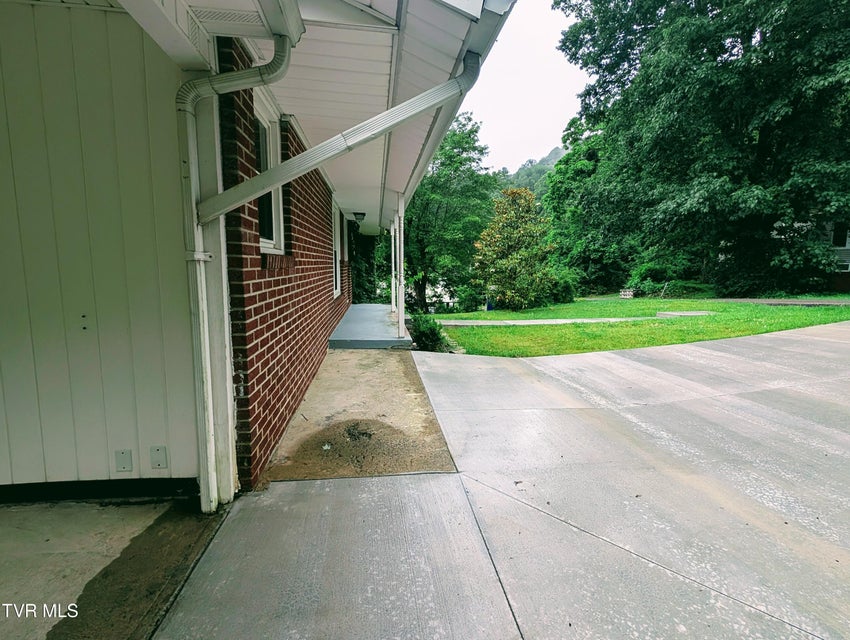 Photo #4: 427 Hagan Avenue