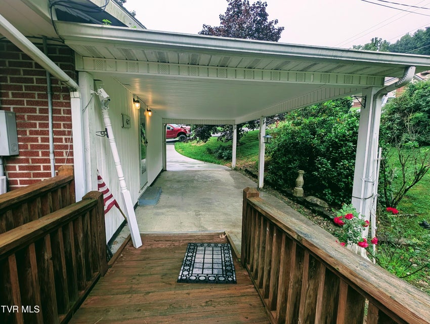 Photo #7: 427 Hagan Avenue