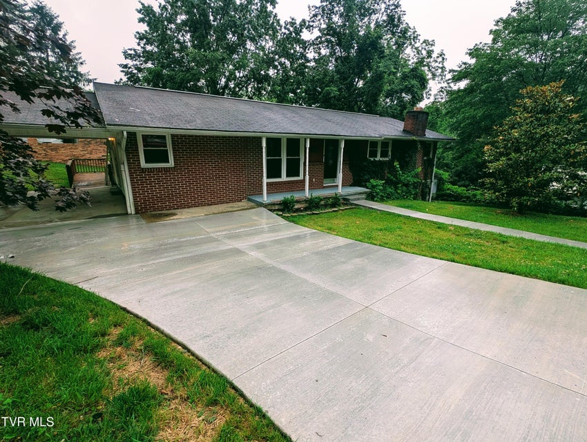 Photo #8: 427 Hagan Avenue