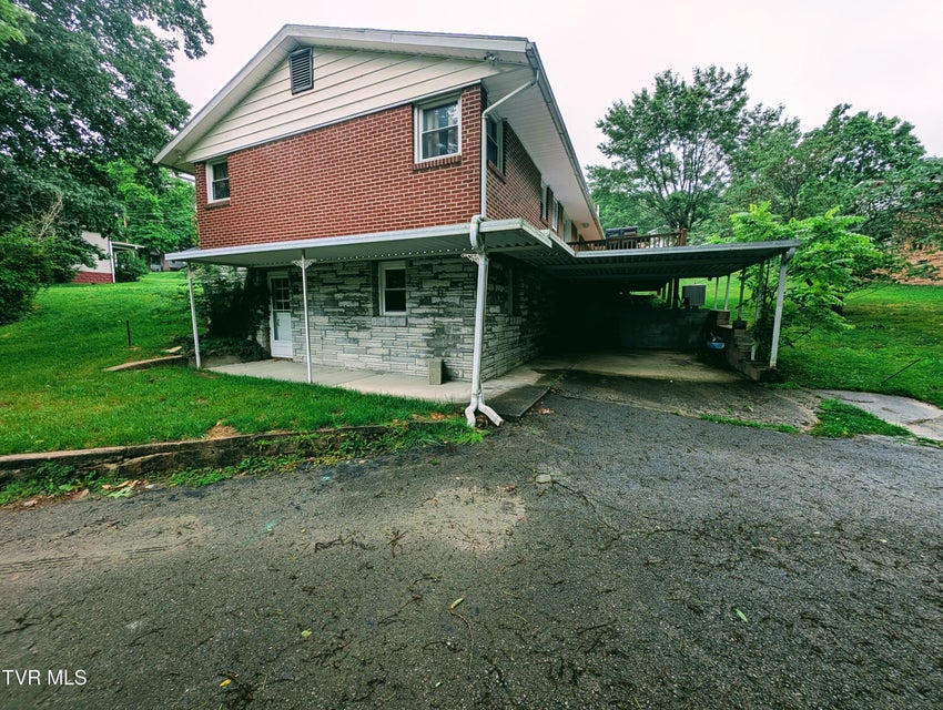 Photo #11: 427 Hagan Avenue