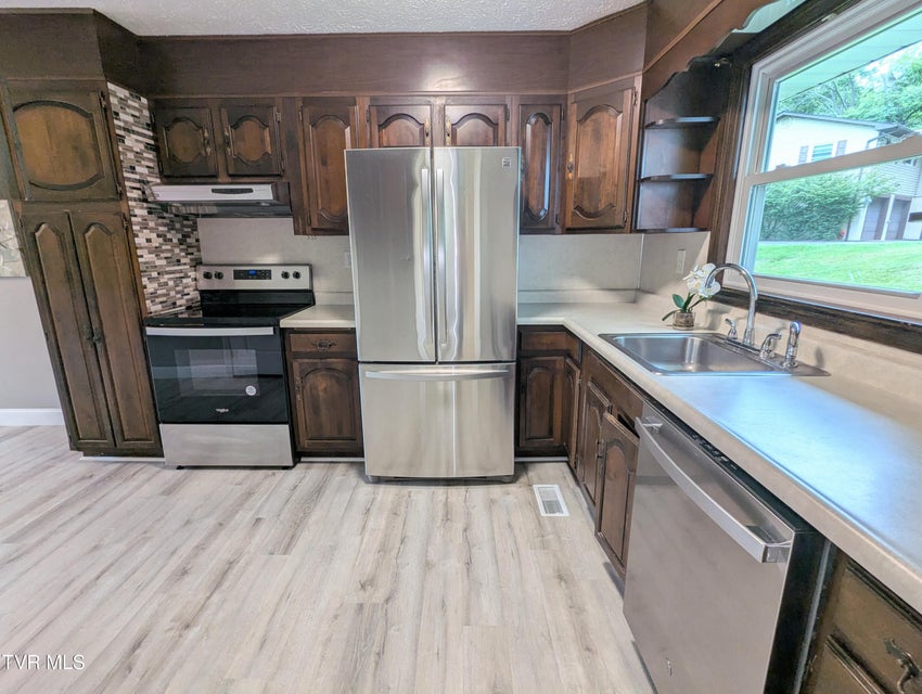 Photo #7: 2324 Inglewood Drive