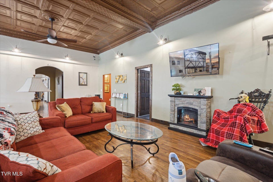 Photo #9: 707 Elk Avenue