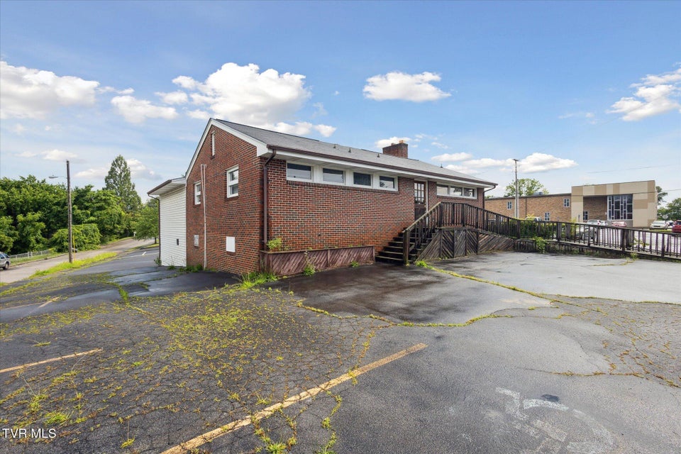 Photo #2: 921 Broad Street