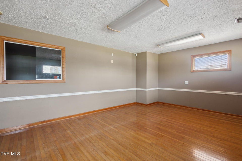 Photo #5: 921 Broad Street