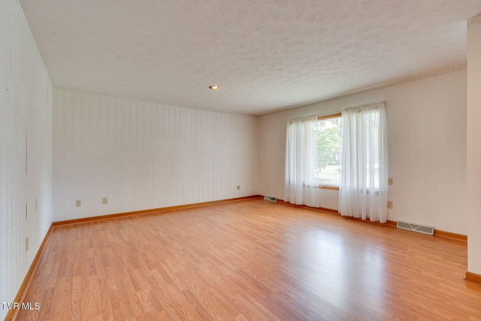 Photo #4: 190 Mayfield Drive
