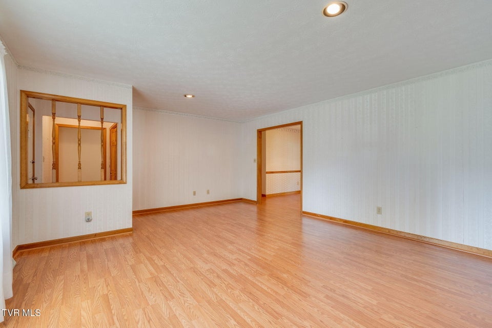 Photo #6: 190 Mayfield Drive