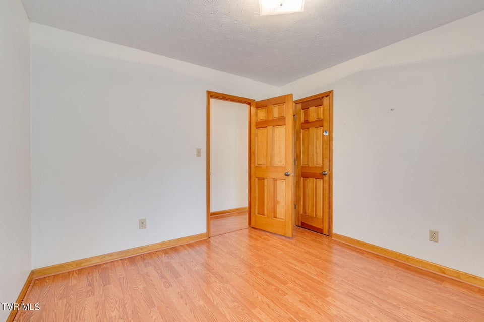 Photo #18: 190 Mayfield Drive