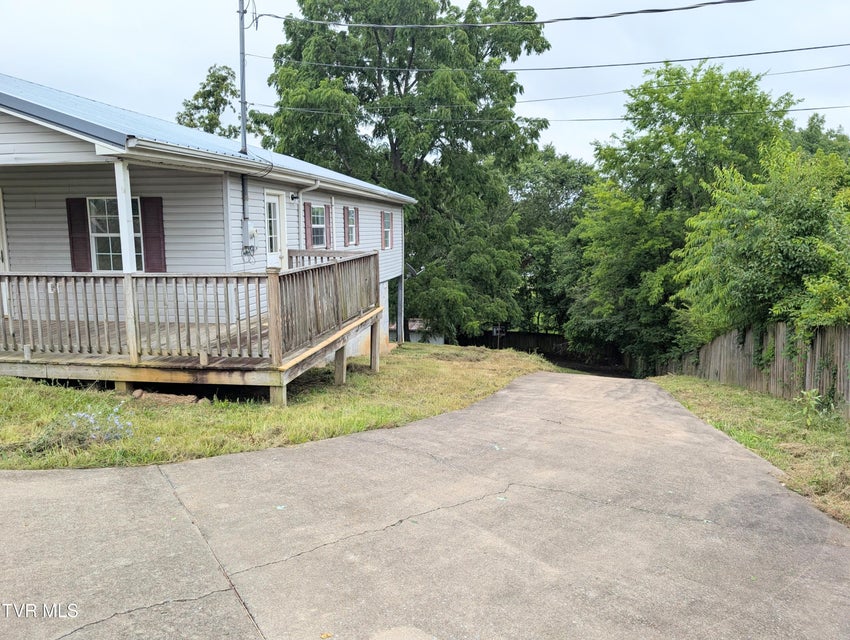 Photo #2: 950 Kingsport Highway