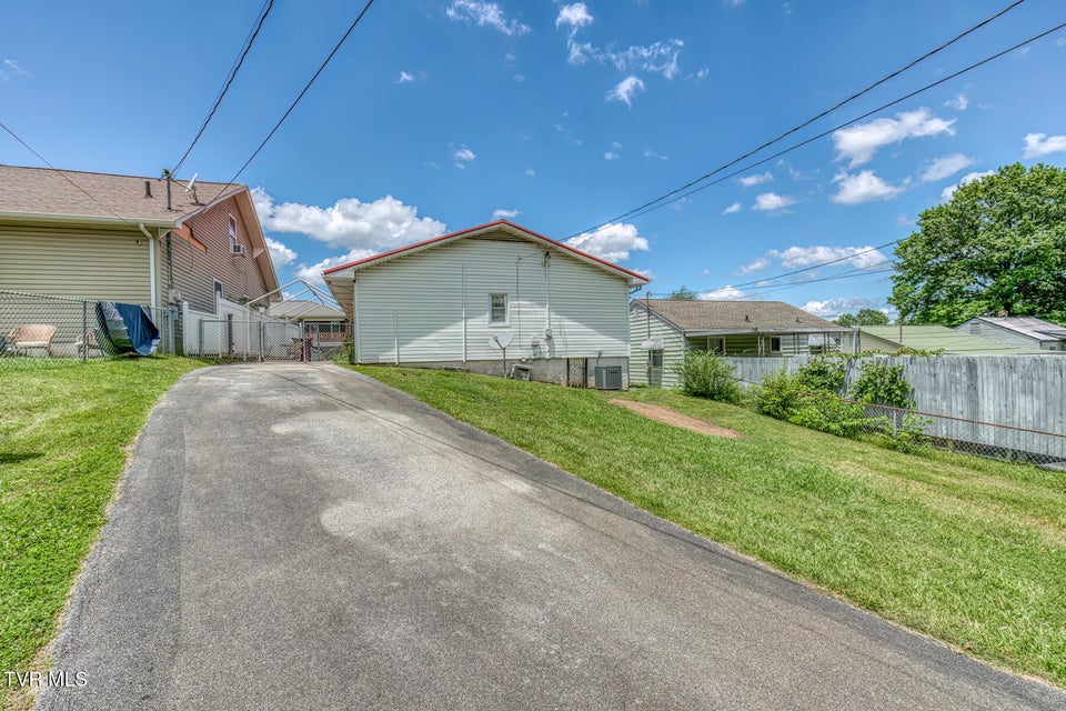 Photo #25: 621 Hamilton Street