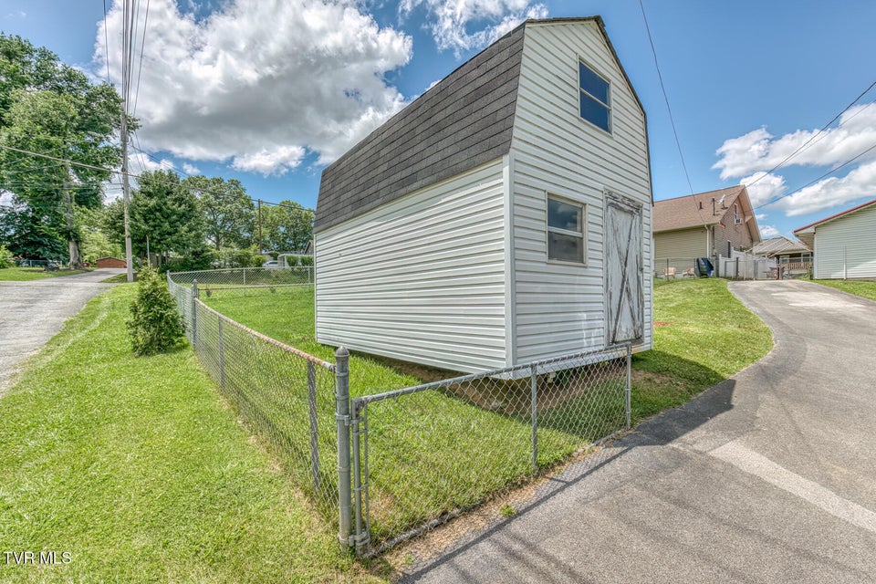 Photo #27: 621 Hamilton Street