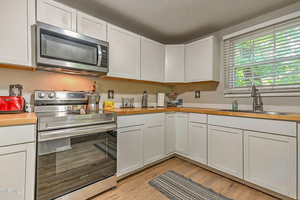 Photo #30: 1259 Ridgecrest Avenue