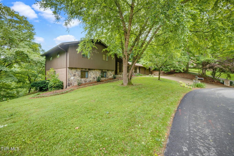 Photo #3: 4035 Lakewood Drive