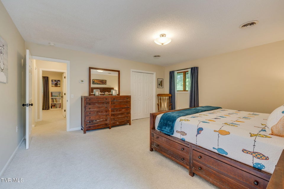 Photo #27: 4035 Lakewood Drive