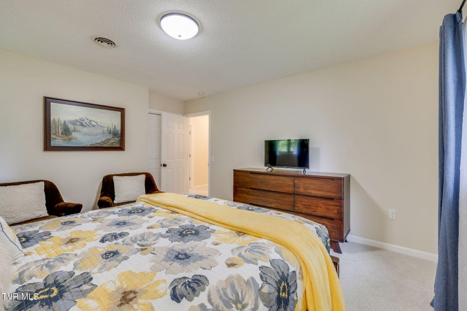 Photo #32: 4035 Lakewood Drive