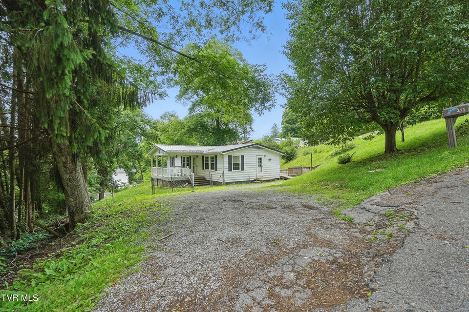 Photo #2: 271 Anderson Street