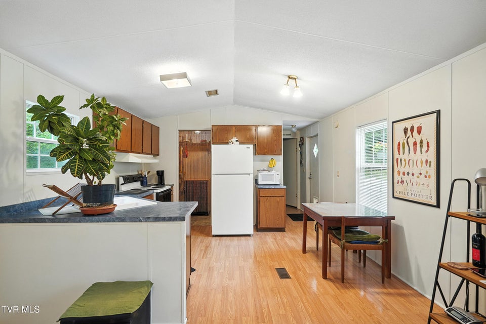 Photo #11: 994 Speedwell Road