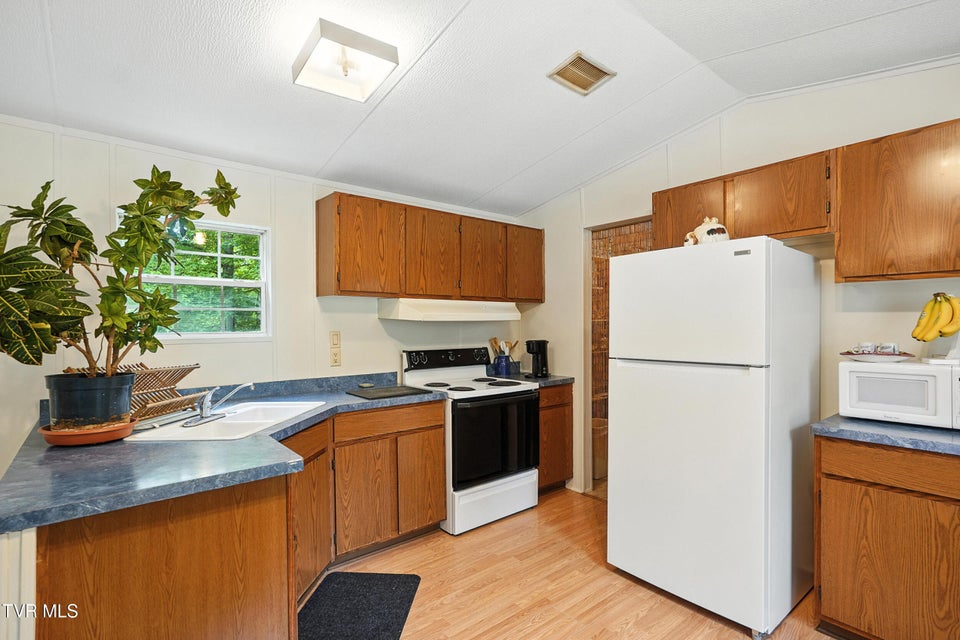 Photo #12: 994 Speedwell Road