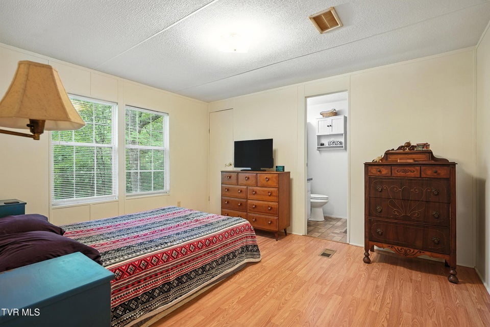 Photo #22: 994 Speedwell Road