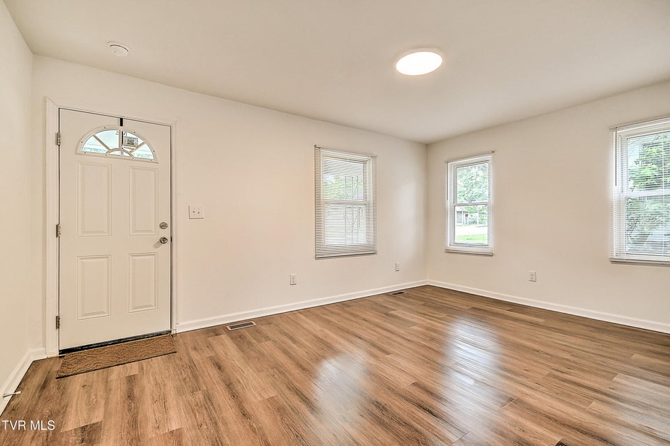 Photo #7: 1648 E Street