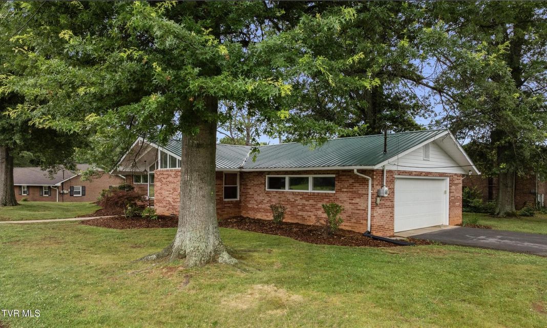 Photo #35: 1000 Grace Drive