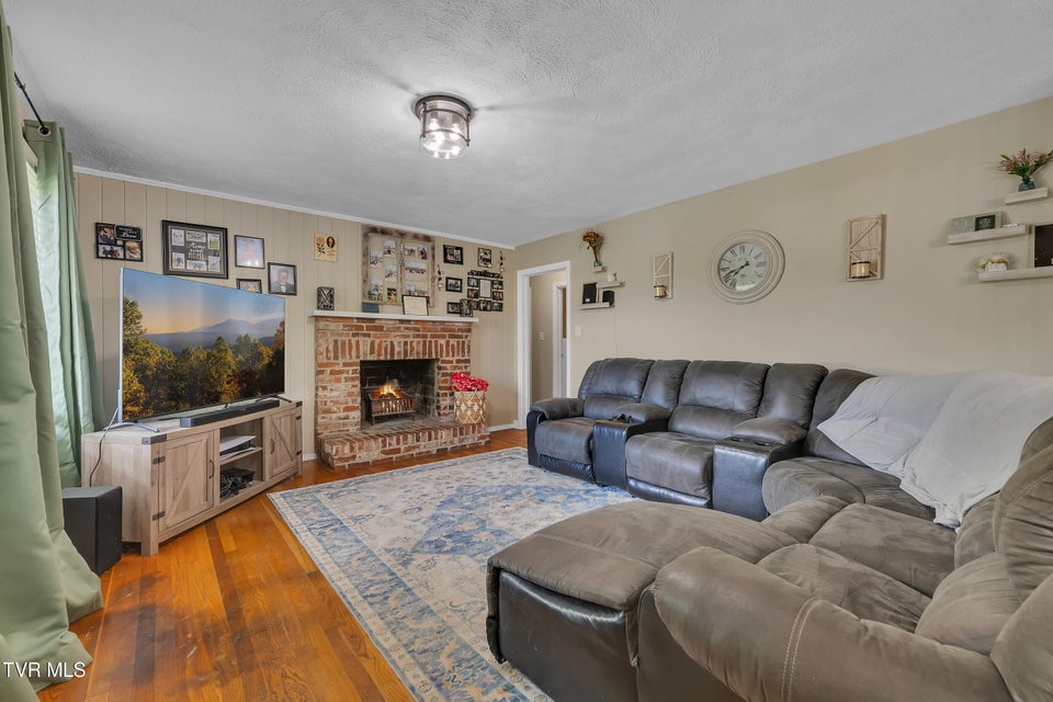 Photo #5: 206 Cloverdale Place