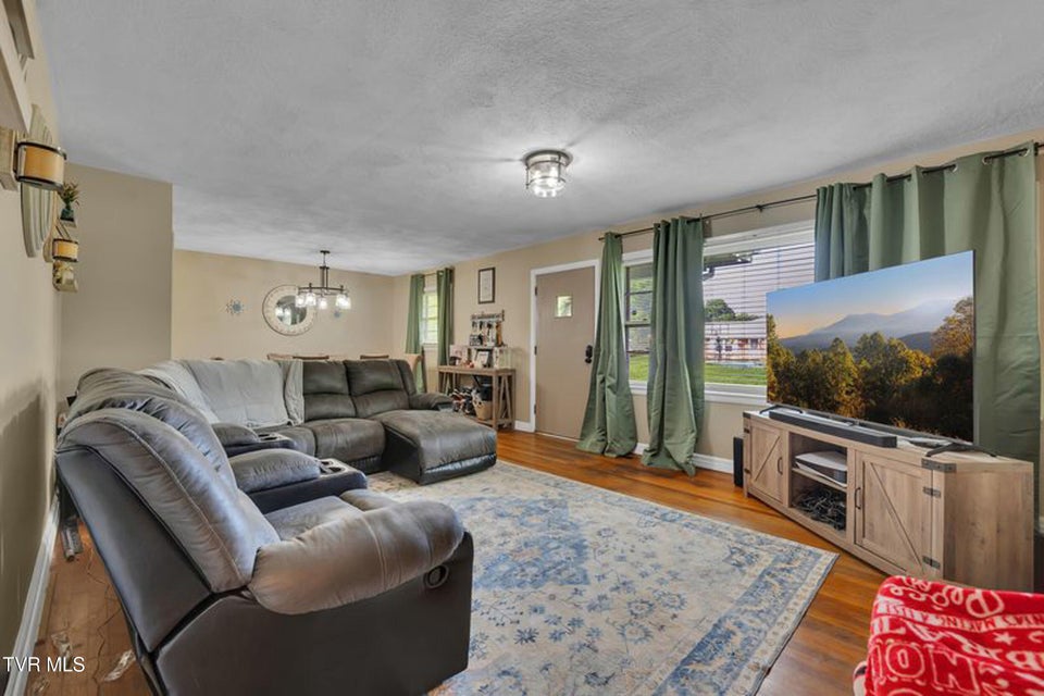 Photo #6: 206 Cloverdale Place
