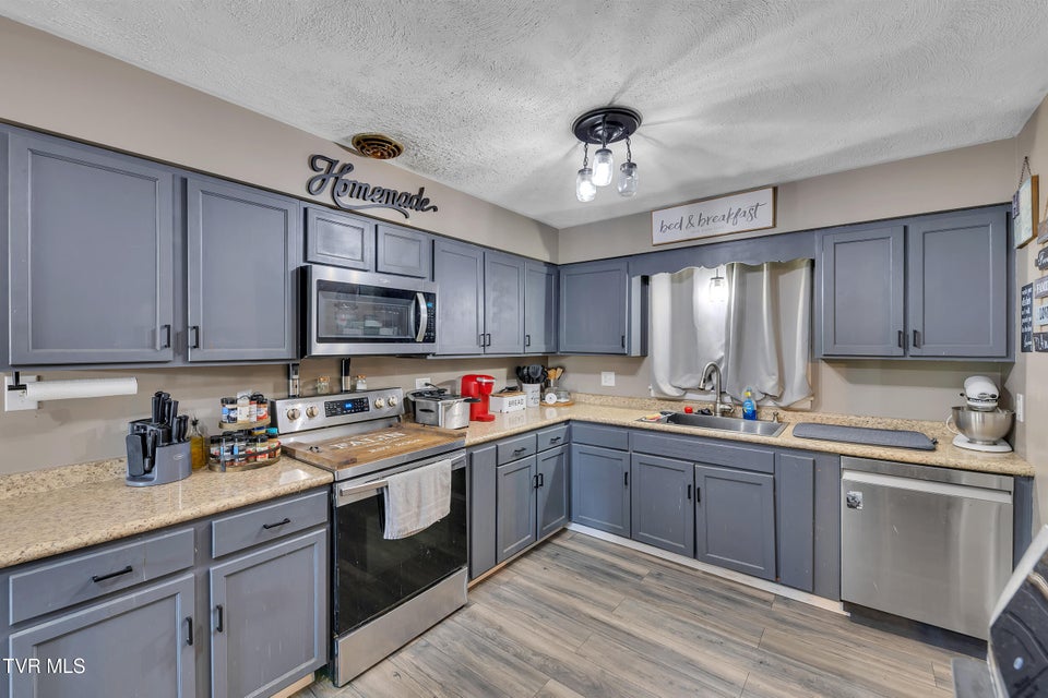 Photo #9: 206 Cloverdale Place