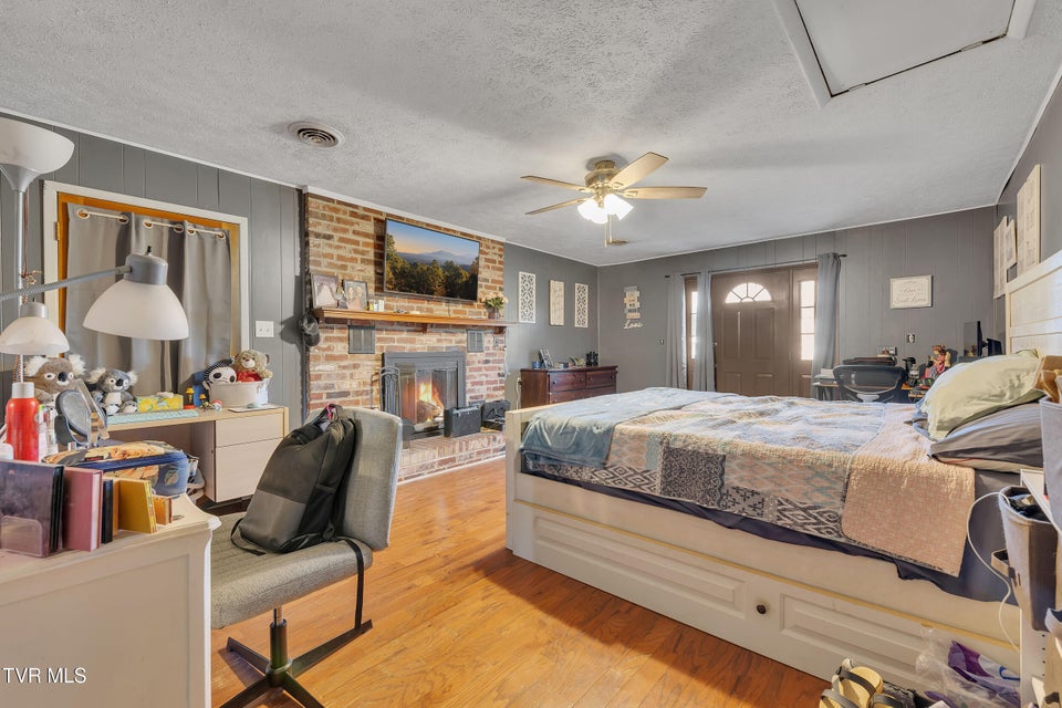 Photo #23: 206 Cloverdale Place