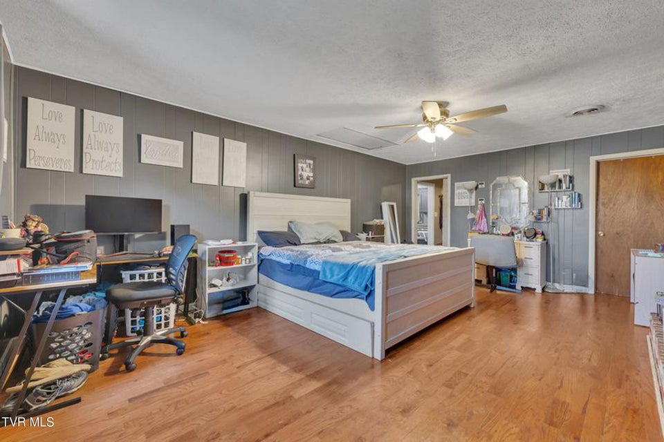 Photo #24: 206 Cloverdale Place