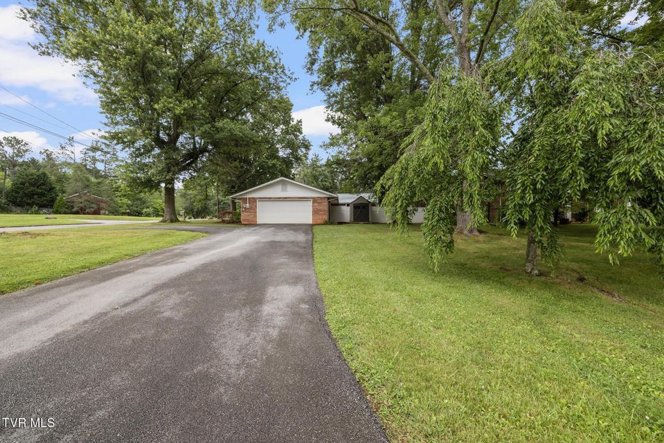 Photo #33: 1000 Grace Drive