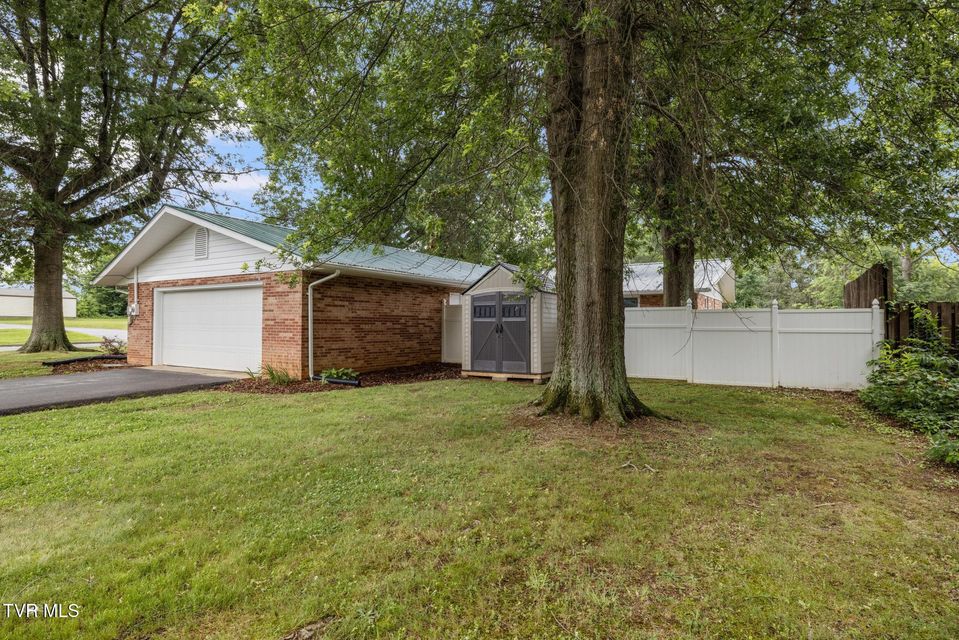 Photo #34: 1000 Grace Drive