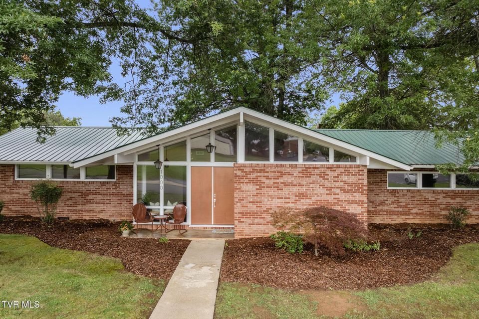 Photo #37: 1000 Grace Drive