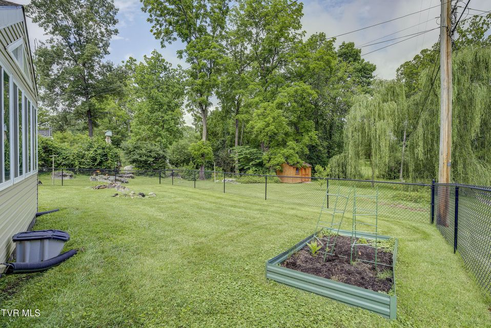 Photo #27: 123 Park Court