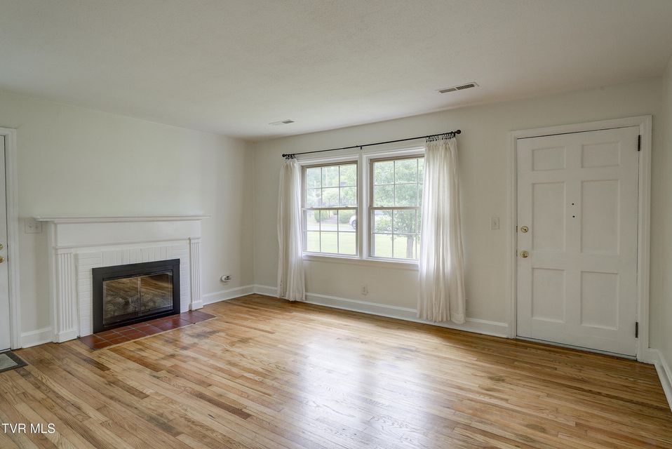 Photo #4: 123 Park Court