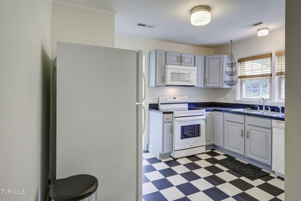 Photo #5: 123 Park Court