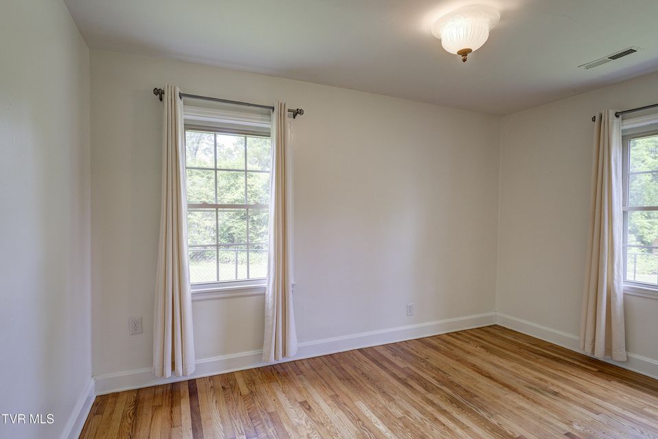 Photo #20: 123 Park Court