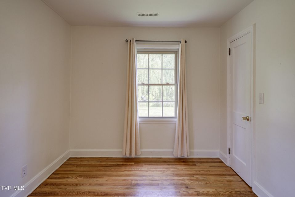 Photo #21: 123 Park Court