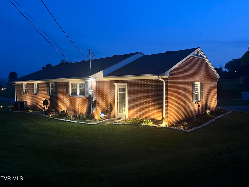 Photo #33: 908 Middle Avenue